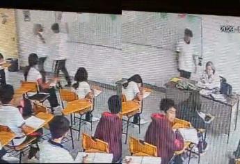 Estudiante apuñala a su maestra en secundaria de Coahuila|VIDEO