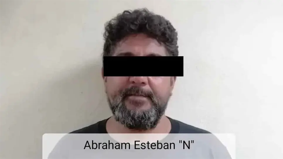 La persona fue detenida por agentes de la Policía Municipal. FOTO: SSP Mazatlán.