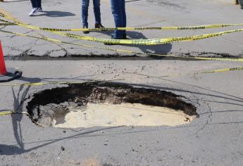 Se abre socavón en avenida La Marina en Mazatlán