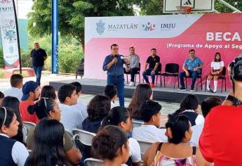 Se duplicarán becas Proase para 2024 en Mazatlán: alcalde