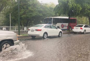 Fuerte lluvia azota Culiacán tras efectos de «Lidia»; reportan encharcamientos