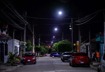 Sustituyen lámparas en 4 colonias de Mazatlán