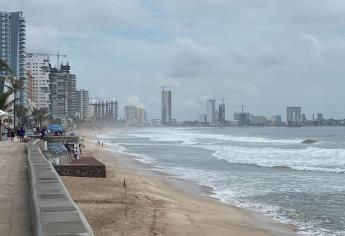 Se resguardan más de 100 barcos camaroneros en Mazatlán por «Lidia»