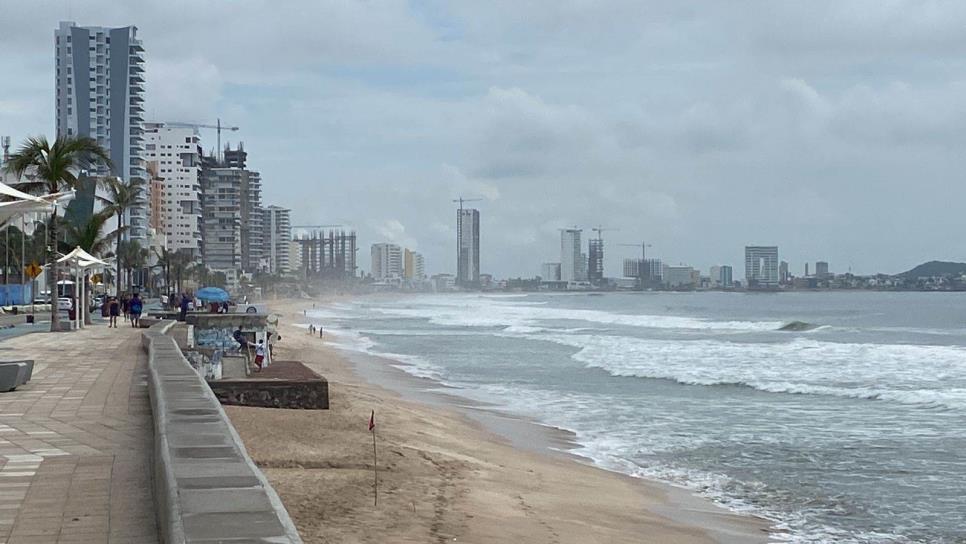 Se resguardan más de 100 barcos camaroneros en Mazatlán por «Lidia»