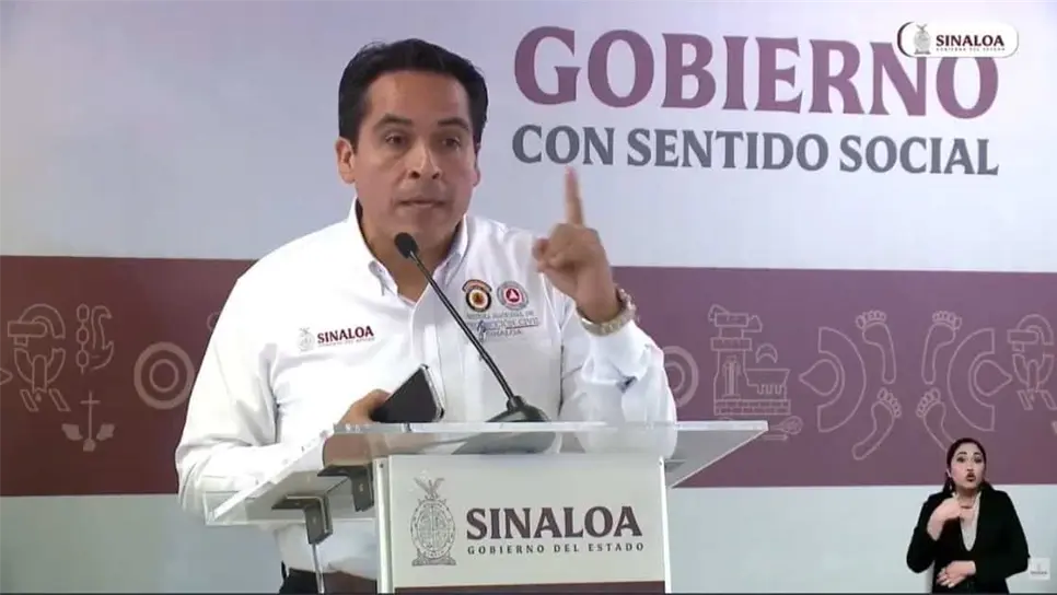Roy Navarrete Cuevas en la conferencia Semanera. FOTO: Gobierno de Sinaloa