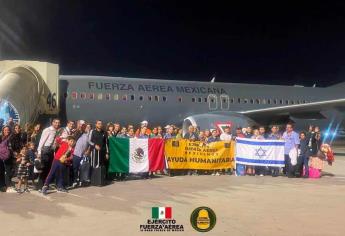 Mexicanos cantan «Cielito Lindo» en aeropuerto antes de abandonar Israel | VIDEO