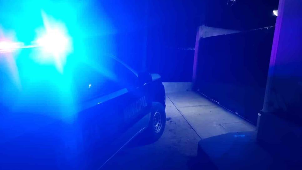 Sujetos armados despojan una camioneta en Culiacán Sujetos armados despojan una camioneta en Culiacán
