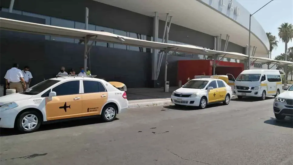 El aeropuerto de momento maneja con normalidad. FOTO: Luz Noticias