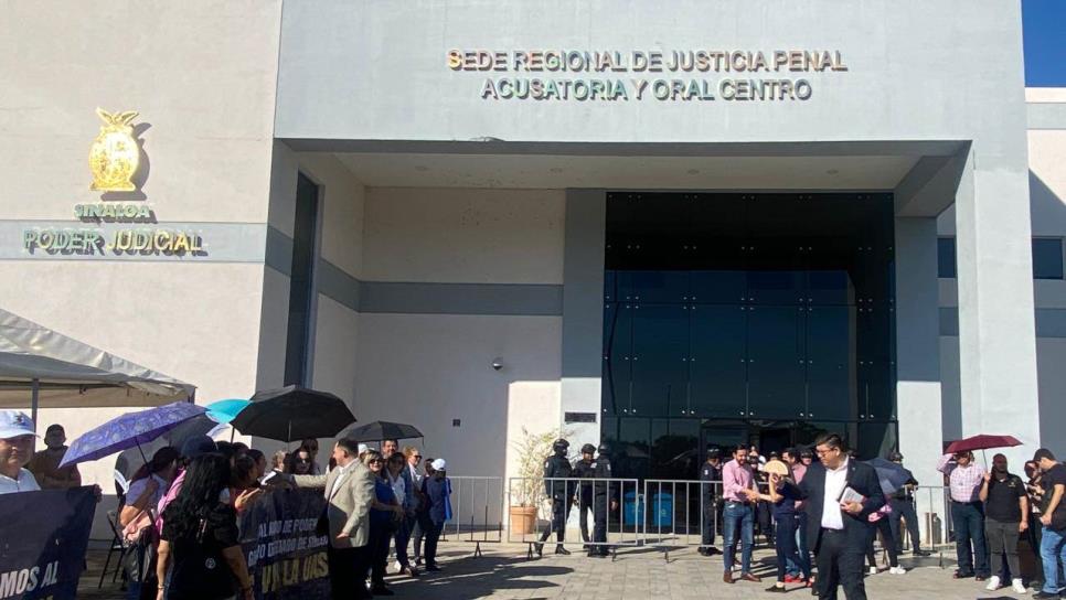 Funcionarios de la UAS destituyeron a su abogados para diferir audiencia, acusa Fiscalía