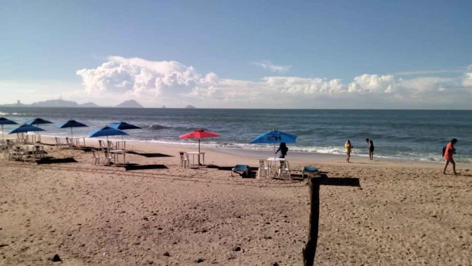 Reanudan actividades en playas de Mazatlán