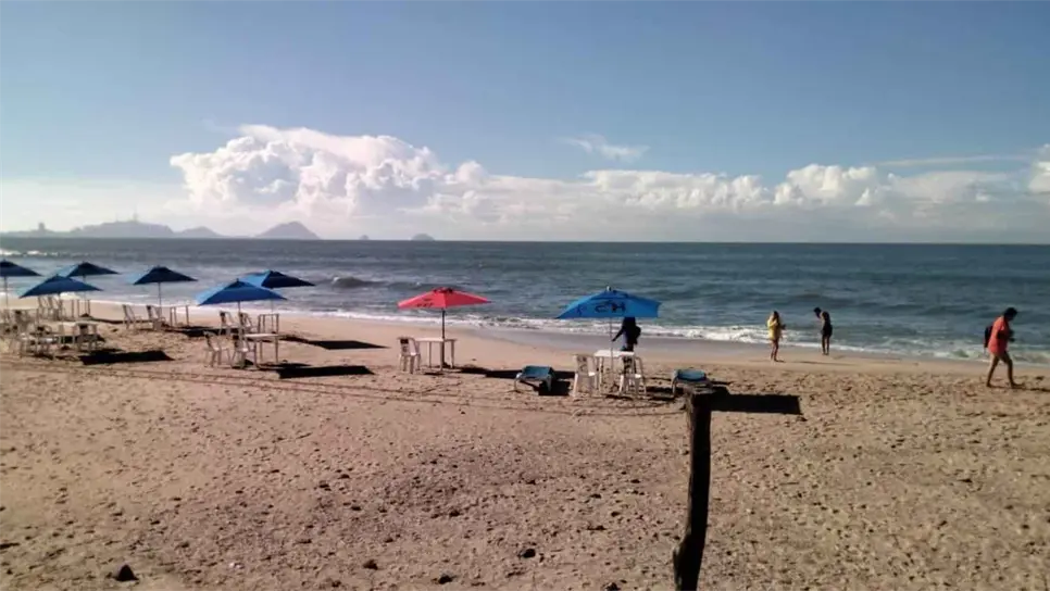 Así se encuentran las playas de Mazatlán. FOTO: Cortesía.