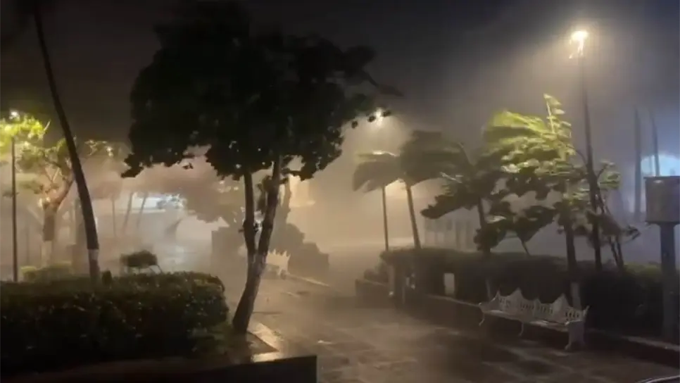 Los fuertes vientos en Puerto Vallarta.