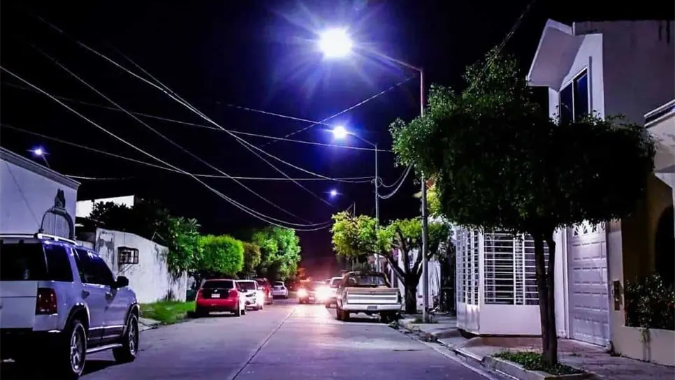 El alumbrado ha sido un problema para los mazatlecos durante años. FOTO: Cortesía