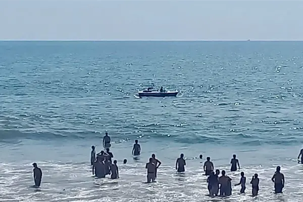 Rescatan a once personas en playas de Mazatlán Rescatan a once personas en playas de Mazatlán