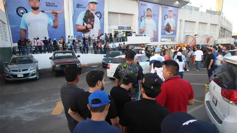 El Kuroda Park se abarrotó para el juego inicial. FOTO: Martín Ruiz.