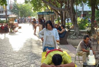 Dos décadas aliviando personas en la Plazuela Obregón; la famosa chinita de Culiacán