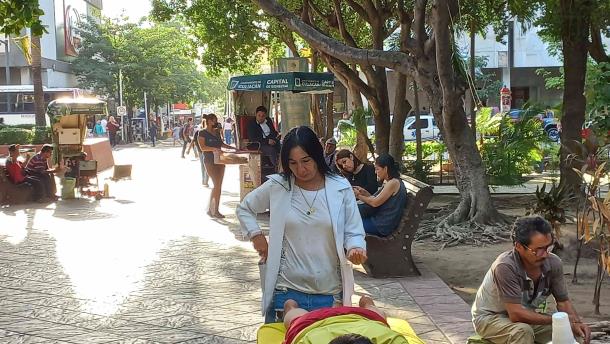 Dos décadas aliviando personas en la Plazuela Obregón; la famosa chinita de Culiacán