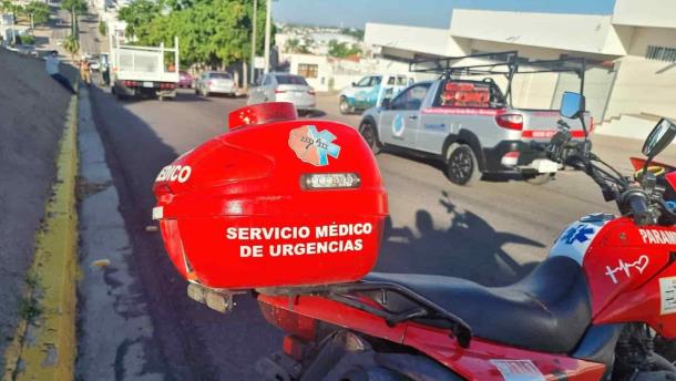 Joven motociclista resulta herida al chocar contra un camión en Culiacán