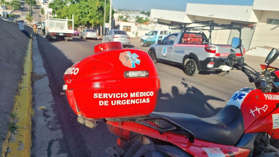 Joven motociclista resulta herida al chocar contra un camión en Culiacán