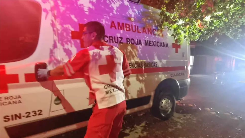 Paramédicos ya esperaban a los lesionados. FOTO. Luis Ramírez.