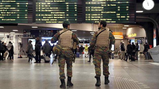 Tiroteo en el centro de Bruselas deja dos muertos, el atacante sigue prófugo | VIDEO