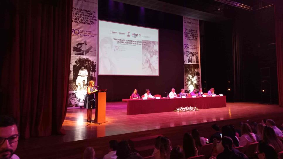 Conmemoran 70 años del voto de las mujeres en México con conversatorio en Culiacán