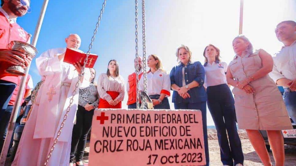 Con la representación del gobernador, Eneyda Rocha coloca la primera piedra de Cruz Roja «base sur»