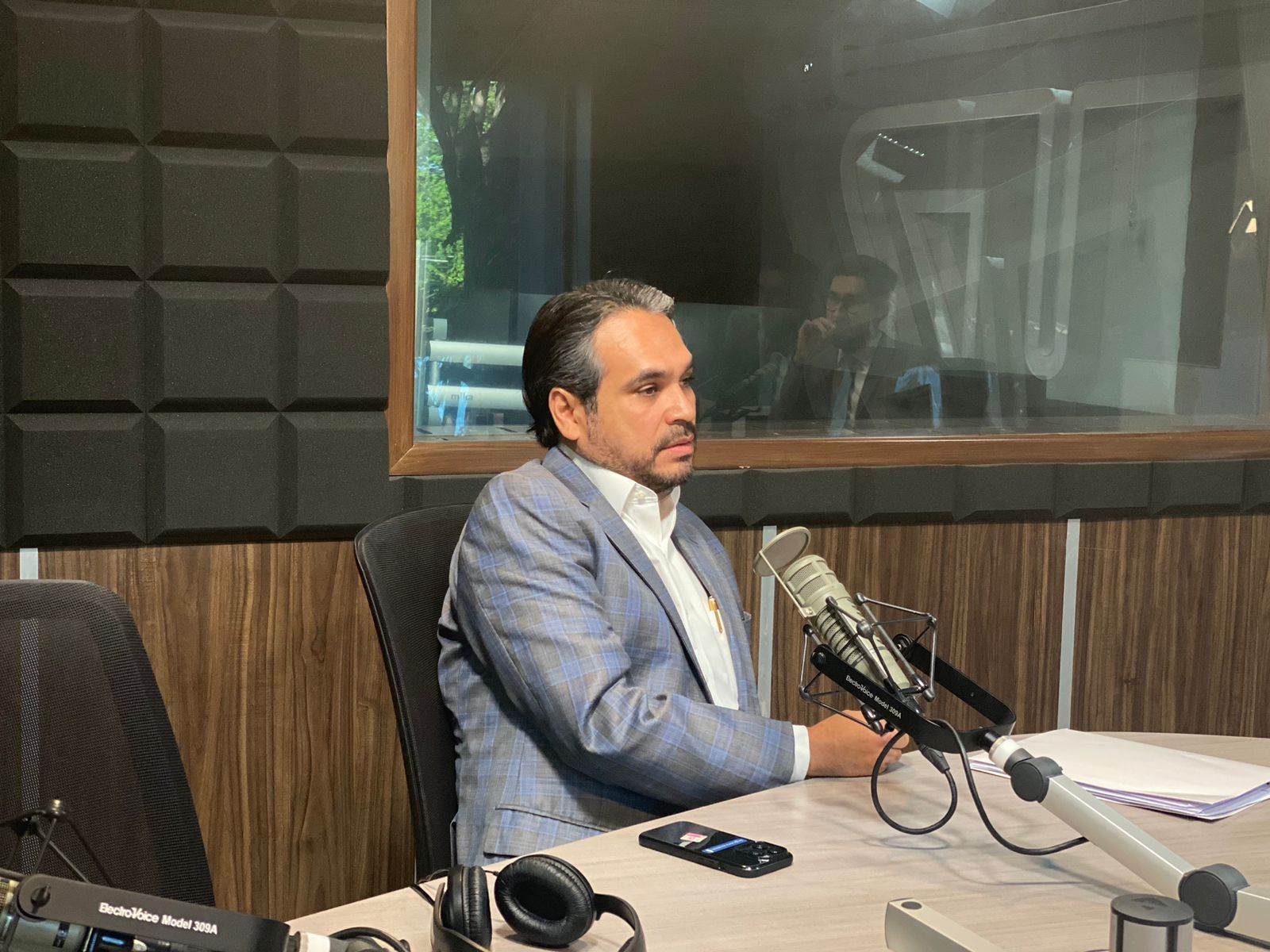 Sergio Mario en el estudio de Luz Noticias. FOTO: Luz Noticias