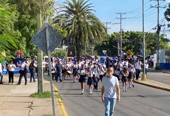 Se unen escuelas del sur de Sinaloa a megamanifestación en apoyo al Rector de la UAS