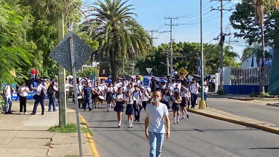 Se unen escuelas del sur de Sinaloa a megamanifestación en apoyo al Rector de la UAS