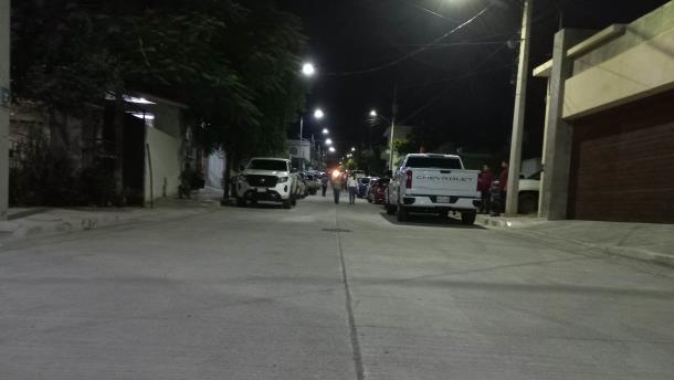 Alcalde de Culiacán entrega pavimentación de calle en Colinas del Humaya