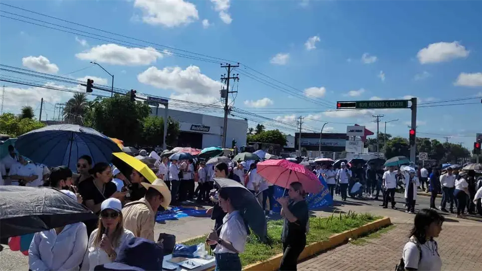 Los universitarios marcharon este día en diferentes ciudades de Sinaloa. FOTO: Sebastián Martínez.