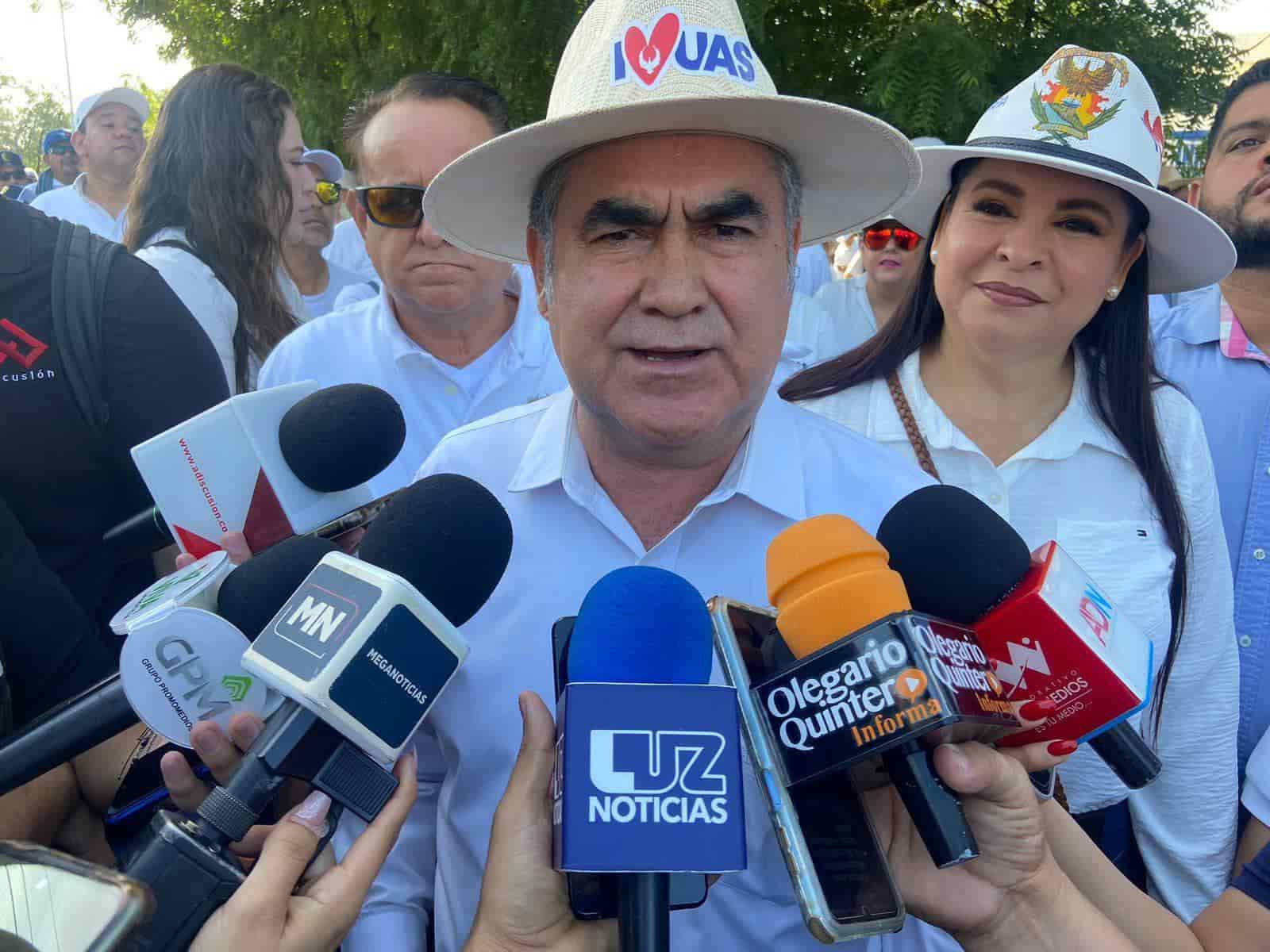Madueña Molina atendiendo a los medios de comunicación. FOTO: Luz Noticias