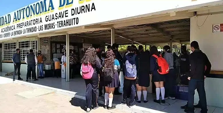 Los padres de familia mostraron su inconformidad. FOTO: Luz Noticias