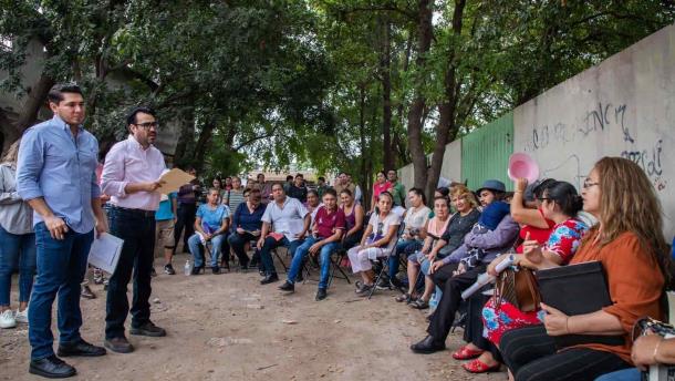 Alcalde de Culiacán se compromete a realizar obras en la Colonia Laureles Pinos