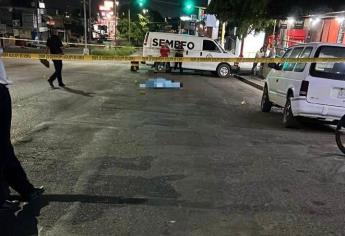 Un presunto asaltante es ultimado a balazos al tratar de robar en una taquería en Culiacán