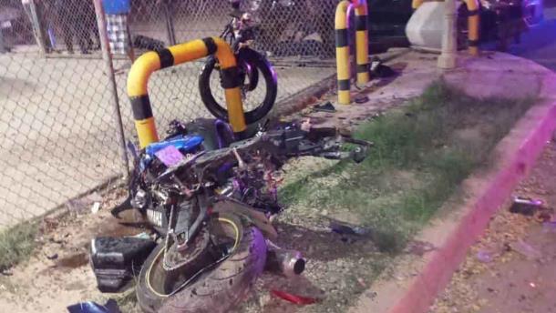 Muere motociclista tras ser embestido por un vehículo que se «brincó» el semáforo en rojo 