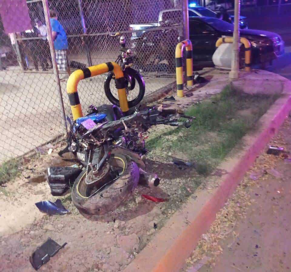 Muere motociclista tras ser embestido por un vehículo que se «brincó» el semáforo en rojo 