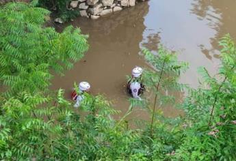 Tras 7 horas de búsqueda, solo encuentran moto y casco del joven que cayó a un canal en Mazatlán