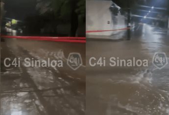 Se desborda el dren de los Becos, en la carretera Culiacán-Eldorado