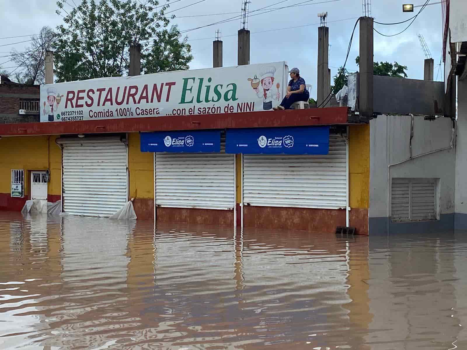 Villa Juárez, bajo el agua por «Norma»; alcaldesa reporta gente en los techos