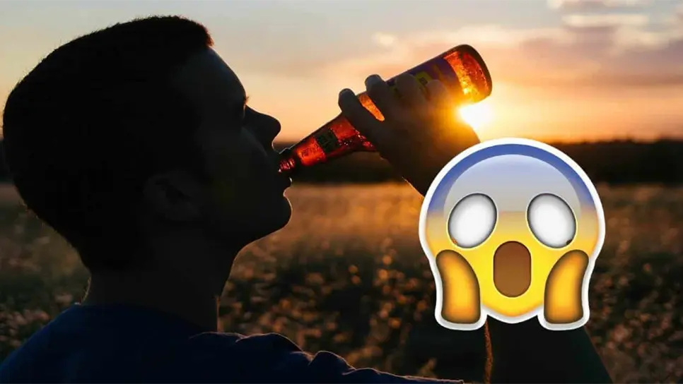 FOTO: Trabajador es captado orinando malta de cerveza.