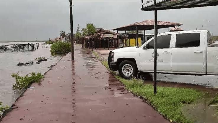 Cierran la Carretera México 15 por desbordamiento del Río Quelite en Mazatlán