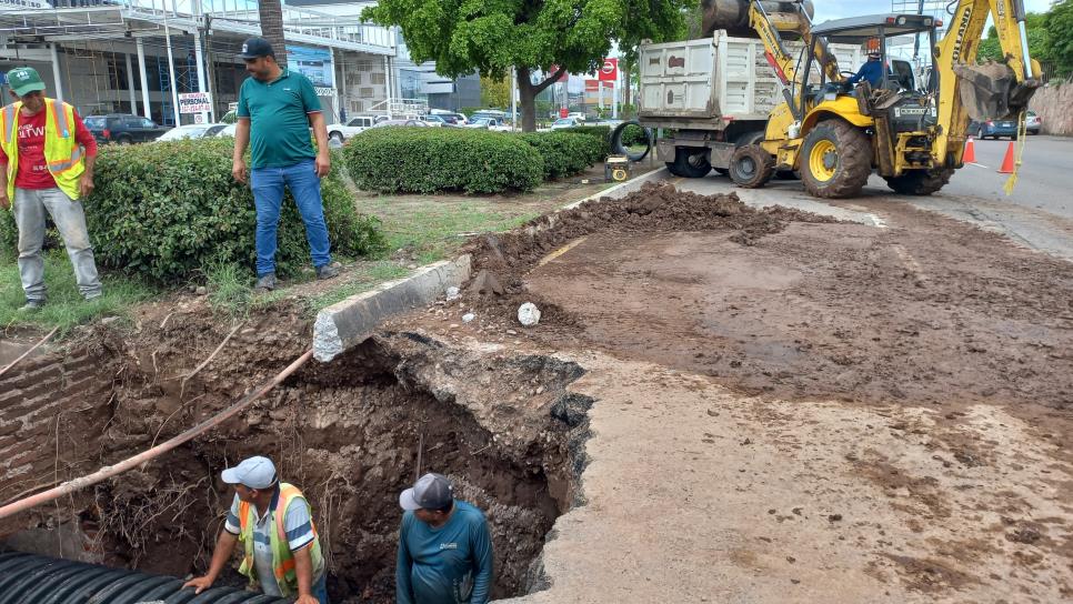 Cierran carril del bulevar Pedro Infante en Culiacán, por reparación del colector pluvial