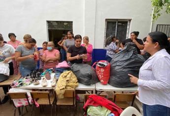 Entregan ropa y despensas a familias de La Palma y Bachimeto, en Navolato.