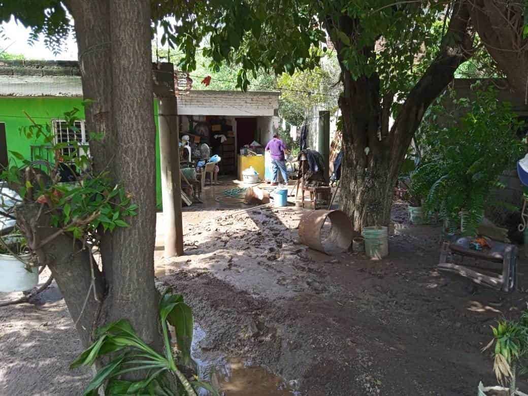 Familias de El Pinole, Culiacán regresan a casa a rescatar pertenencias. | FOTO: Luz Noticias.