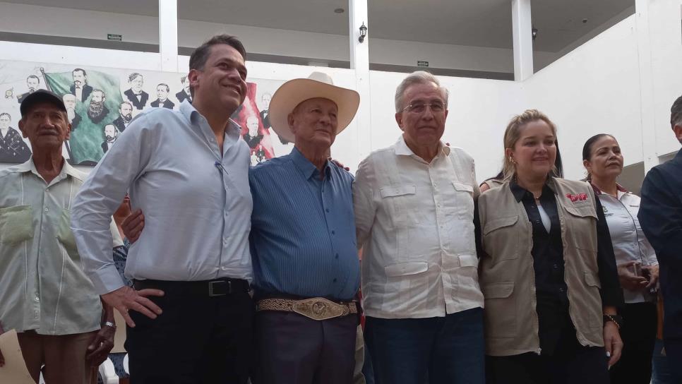 Rocha Moya entrega apoyo económico a 3 mil 500 familias damnificadas por Norma en Ahome, Guasave y Angostura