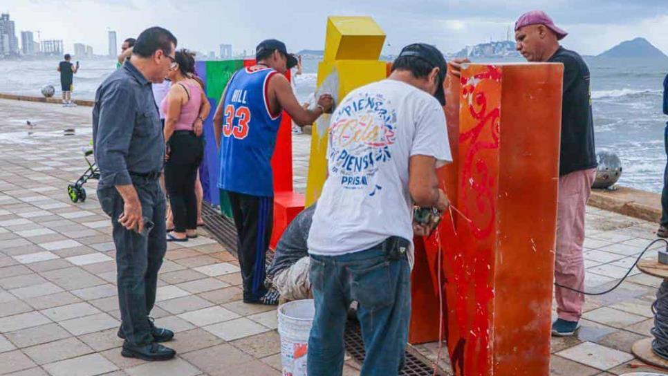 Obras Públicas rehabilita letras de Mazatlán