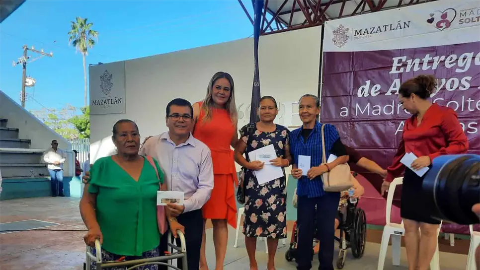 Madres solteras y adultos mayores de Mazatlán reciben 650 mil pesos de apoyo. | FOTO: Luz Noticias.