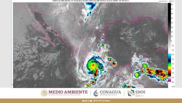 «Otis» toca tierra en Acapulco como huracán categoría 4